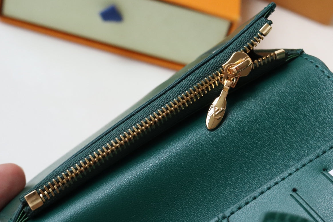 VERTICAL COMPACT WALLET GREEN CAPUCINES