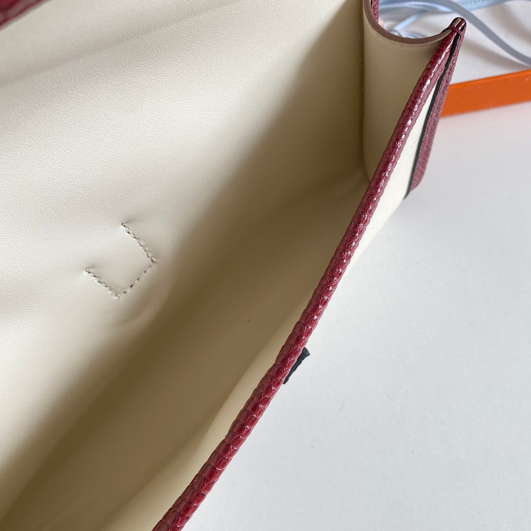 JIGE ELAN 29 CLUTCH IN WHITE CALFSKIN WITH GARNET RED LIZARD SKIN (MADE-TO-ODER)