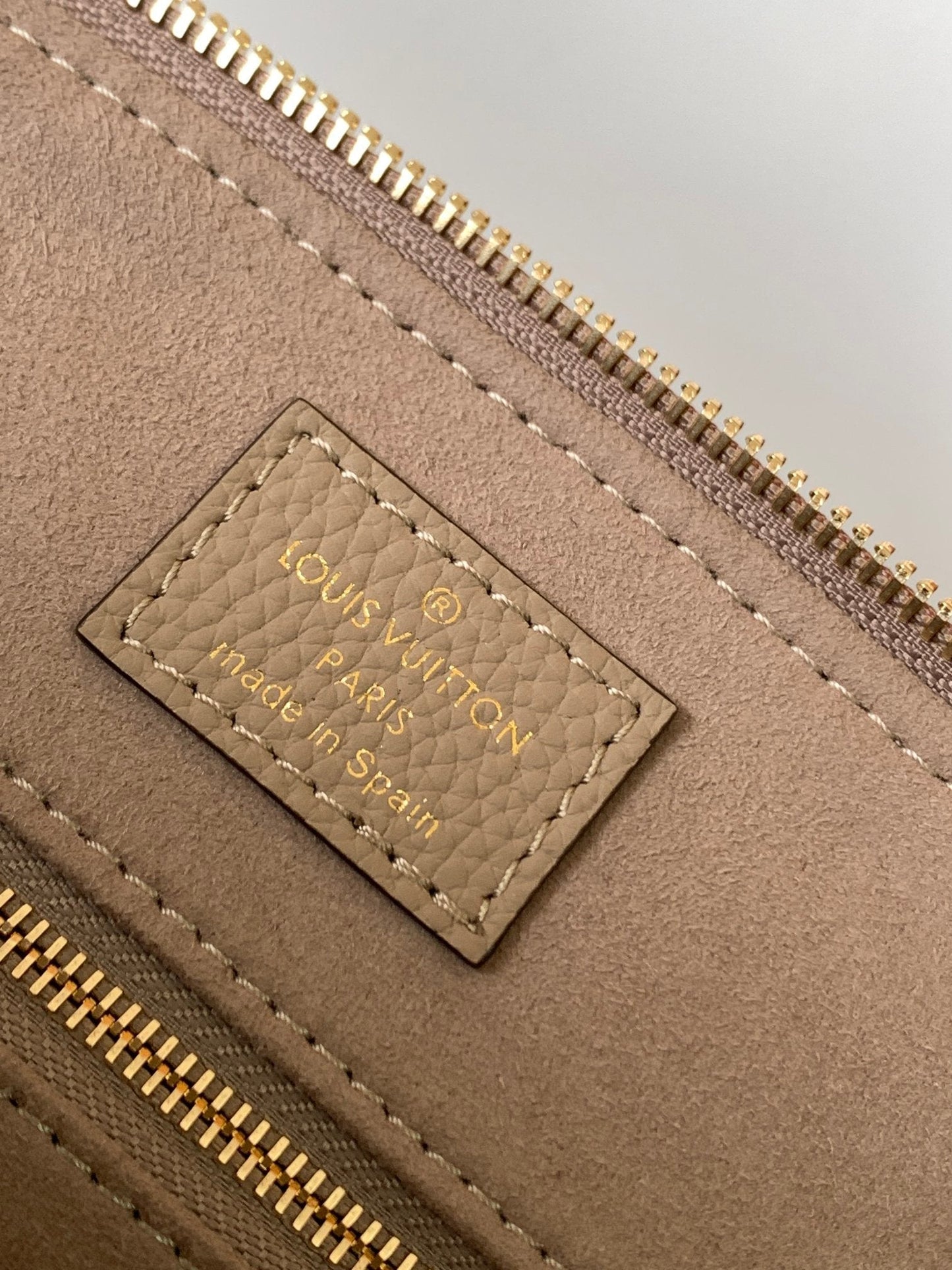 PETIT PALAIS PM MEDIUM SHOULDER BAG 29 IN BROWN EMBOSSED COWHIDE GOLD-TONE HARDWARE