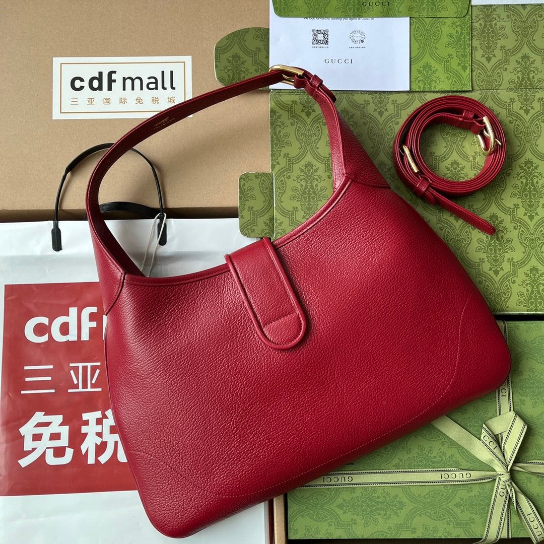 MEDIUM SHOULDER BAG 39 IN RED CALFSKIN GOLD HARDWARE