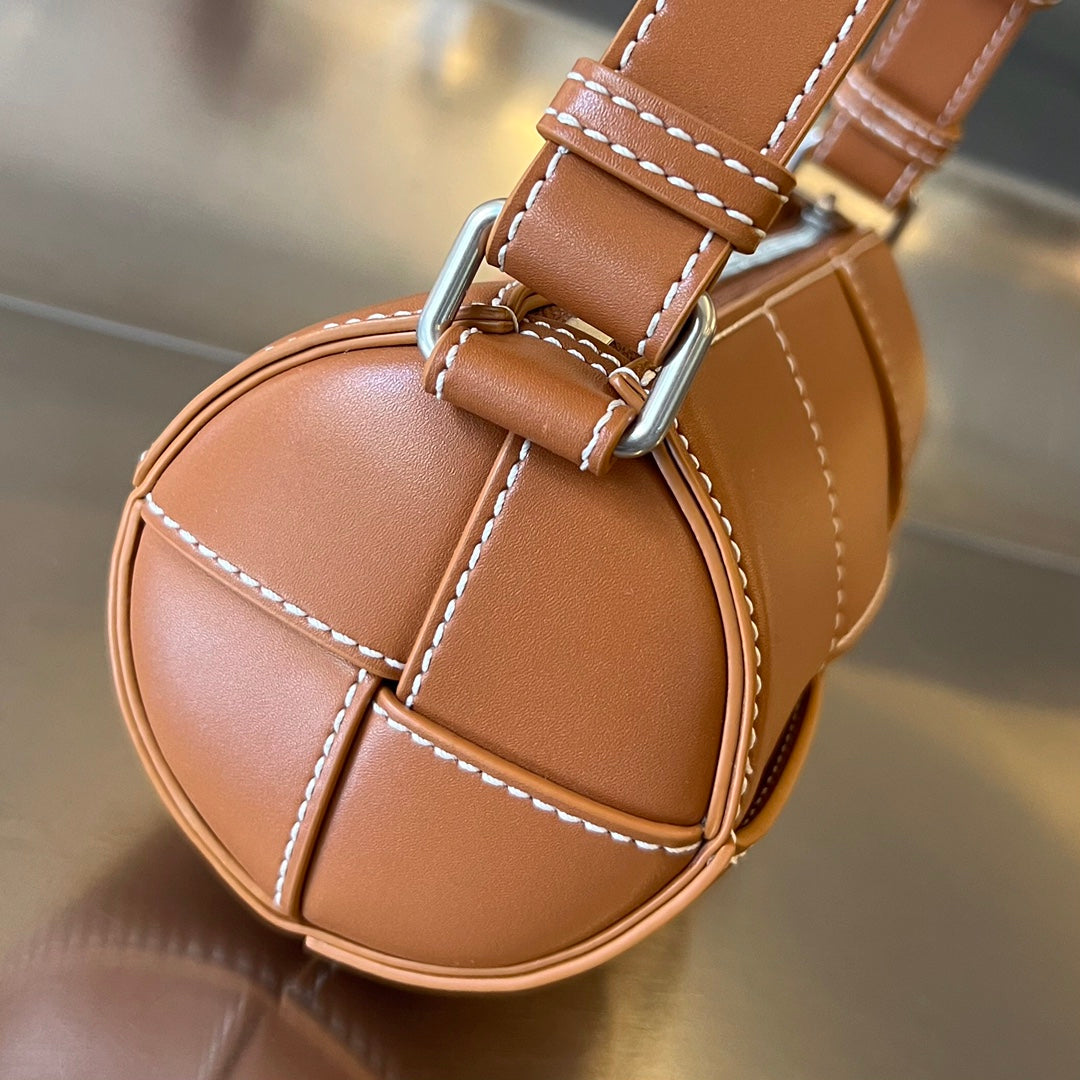 SMALL CYLINDER CASSETTE 21 IN RAW SIENNA CALFSKIN