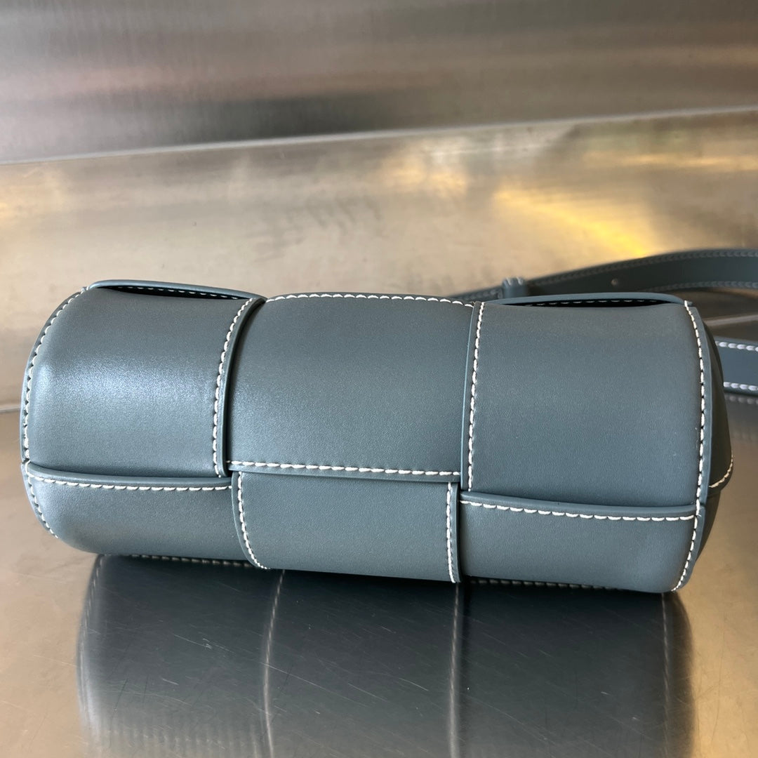 SMALL CYLINDER CASSETTE 21 IN NEVADA CALFSKIN