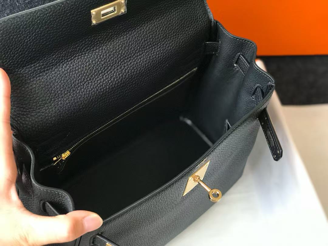 HM KELLY BAG 28 IN BLACK TOGO LEATHER GOLD HARDWARE