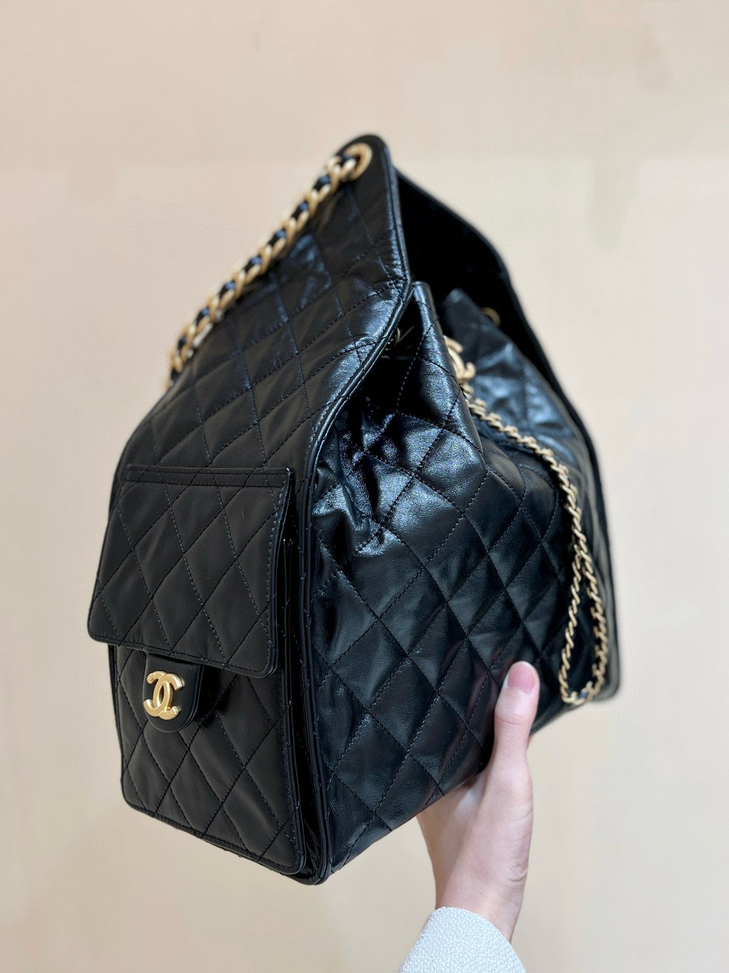 CC 25 HANDBAG IN BLACK 40 GRAINED CALFSKIN GOLD HARDWARE