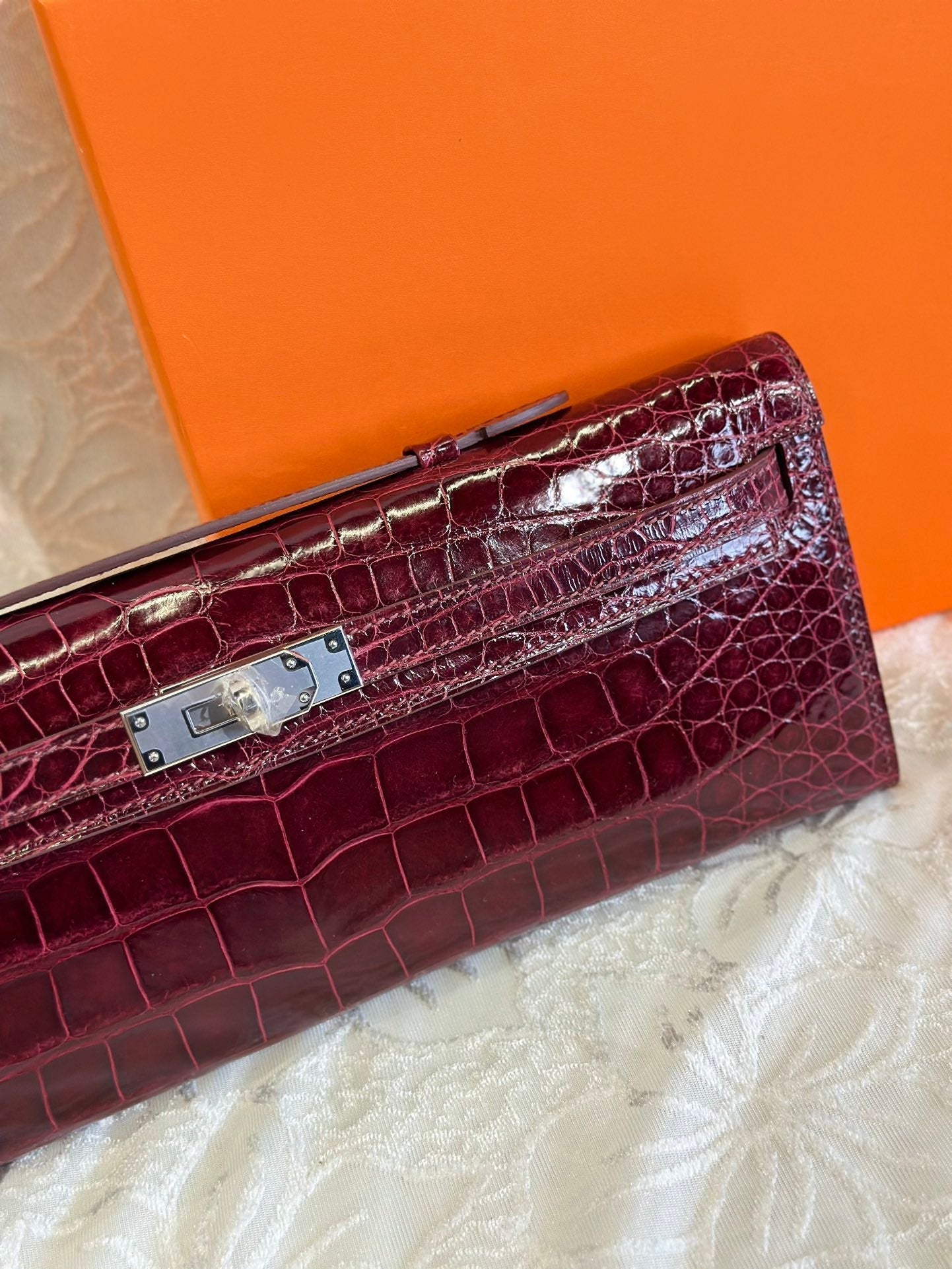 KELLY CUT 31 IN SANGRIA PURPLE SHINNY ALLIGATOR LEATHER WITH SILVER HARDWARE (MADE-TO-ODER)