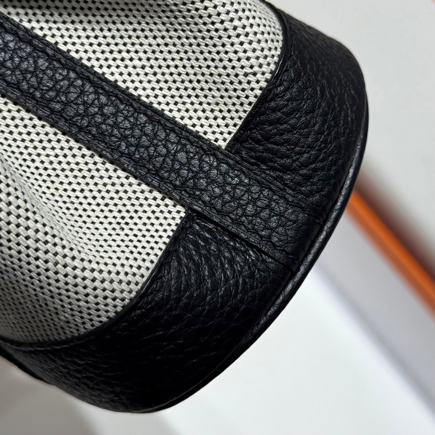 GARDEN PARTY 23CM IN WHITE TOILETS COTTON CANVAS AND BLACK CALFSKIN