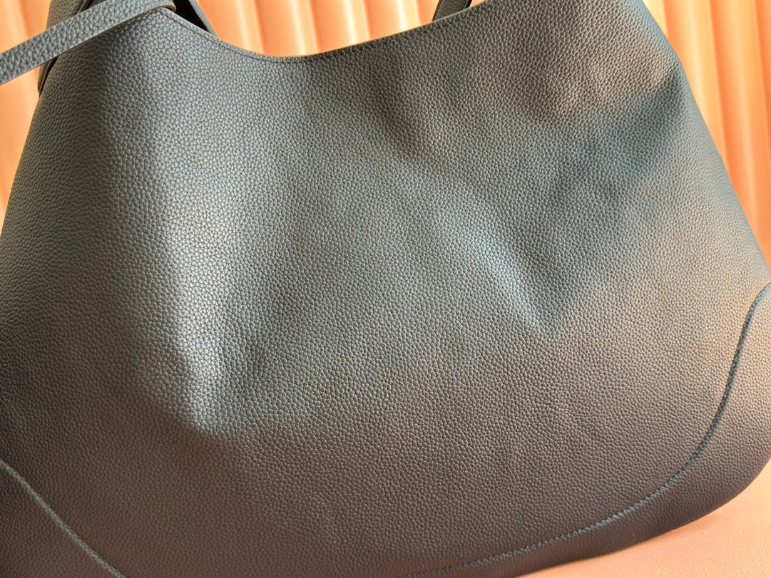 B LARGE SHOULDER BAG 49 IN BLACK SMOOTH LAMBSKIN