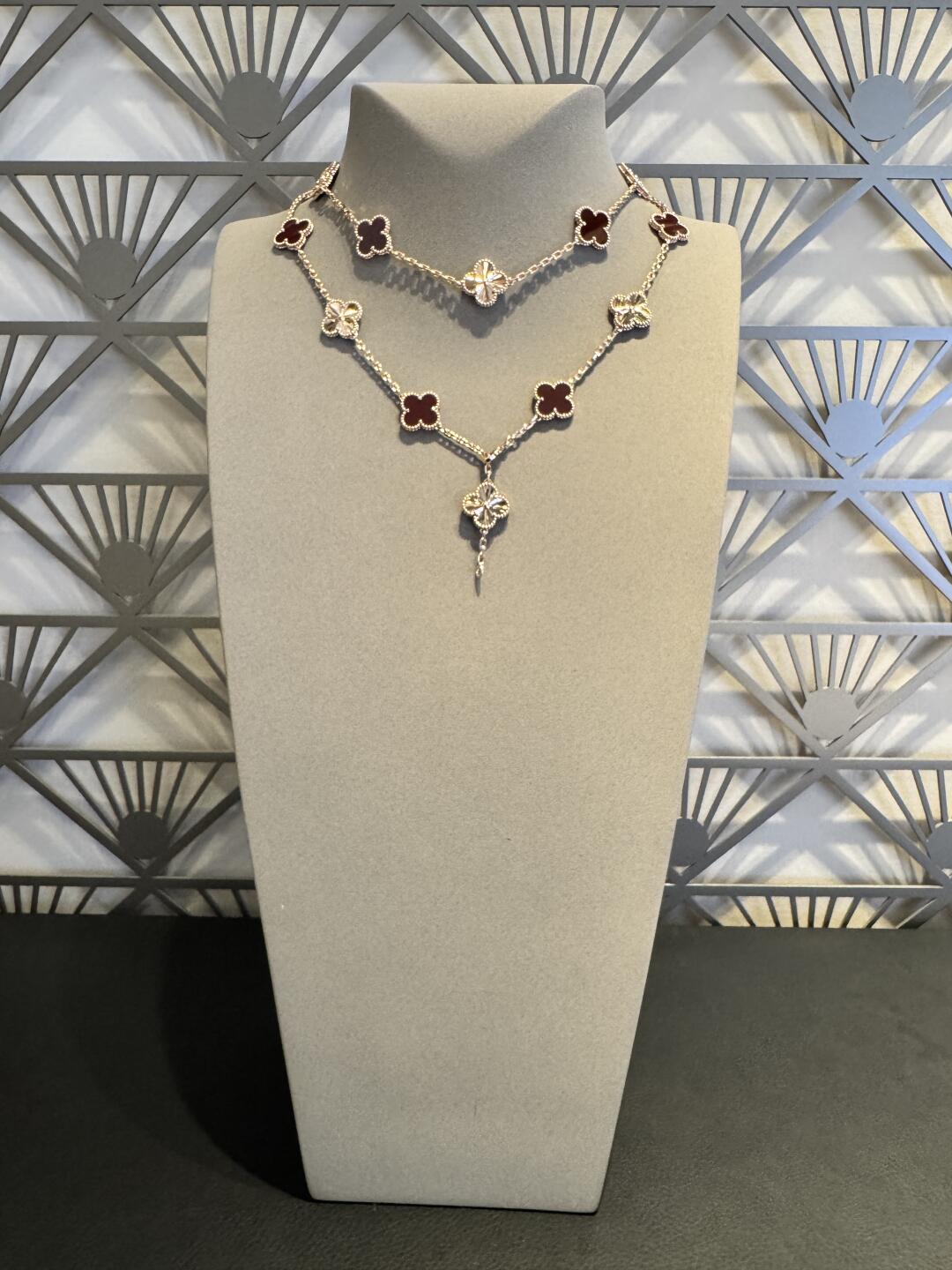 [AURORA]CLOVER 20 MOTIFS LASER CARNELIAN NECKLACE