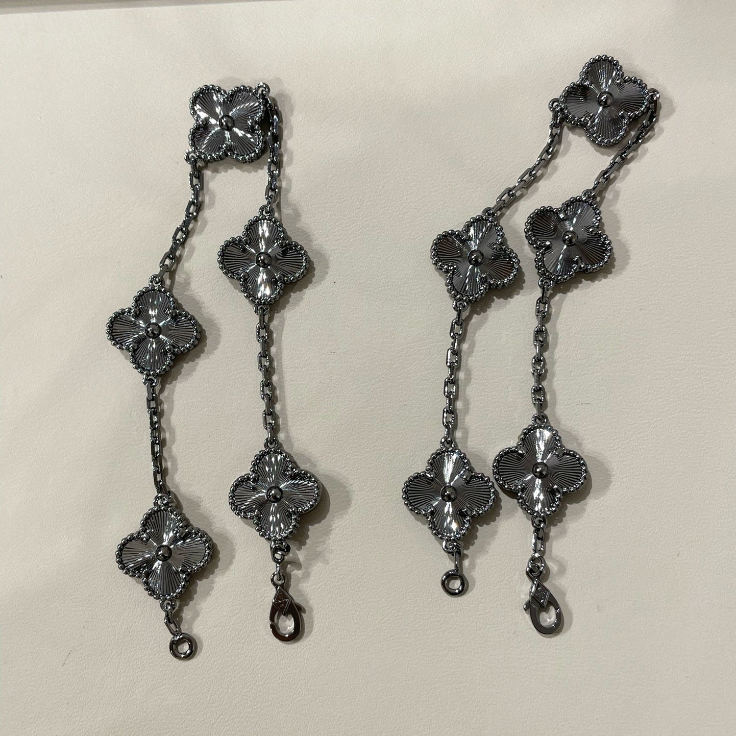 [AURORA]CLOVER 5 MOTIF BLACK BRACELET