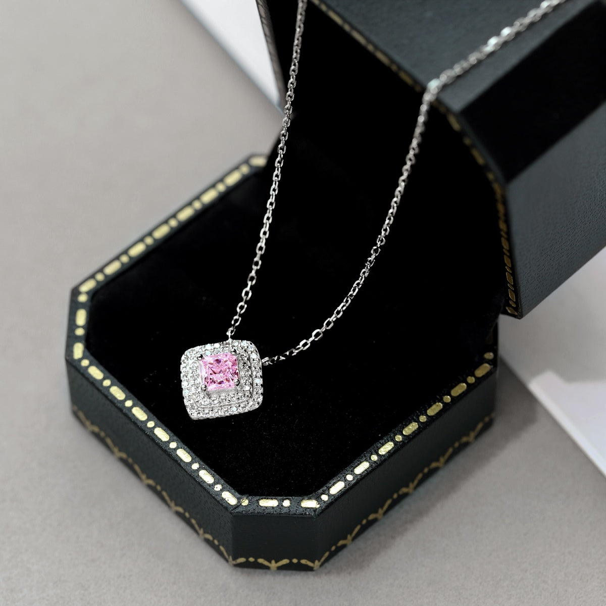 [AURORA]Sparkling Asscher Cut Necklace