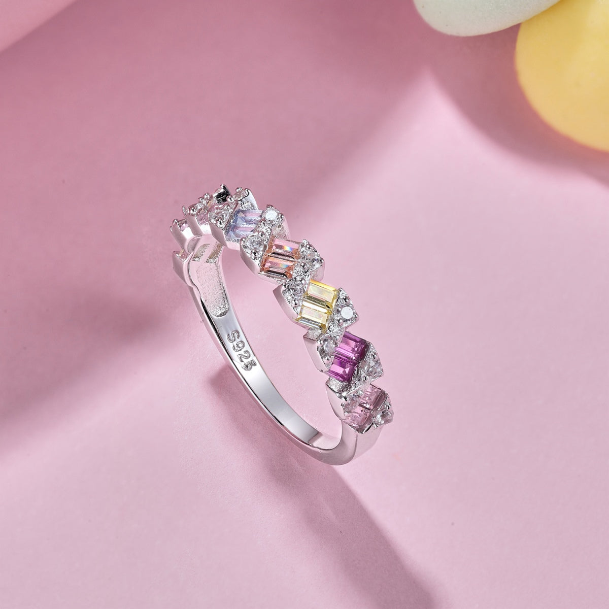 [AURORA]Delicate Vibrant Emerald Cut Daily Ring