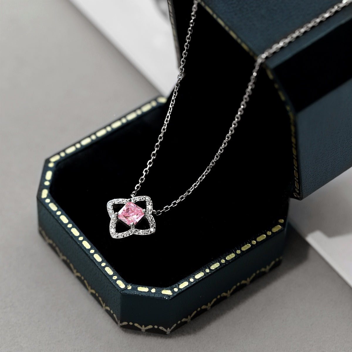 [AURORA]Exquisite Flower Shape Princess Cut Necklace