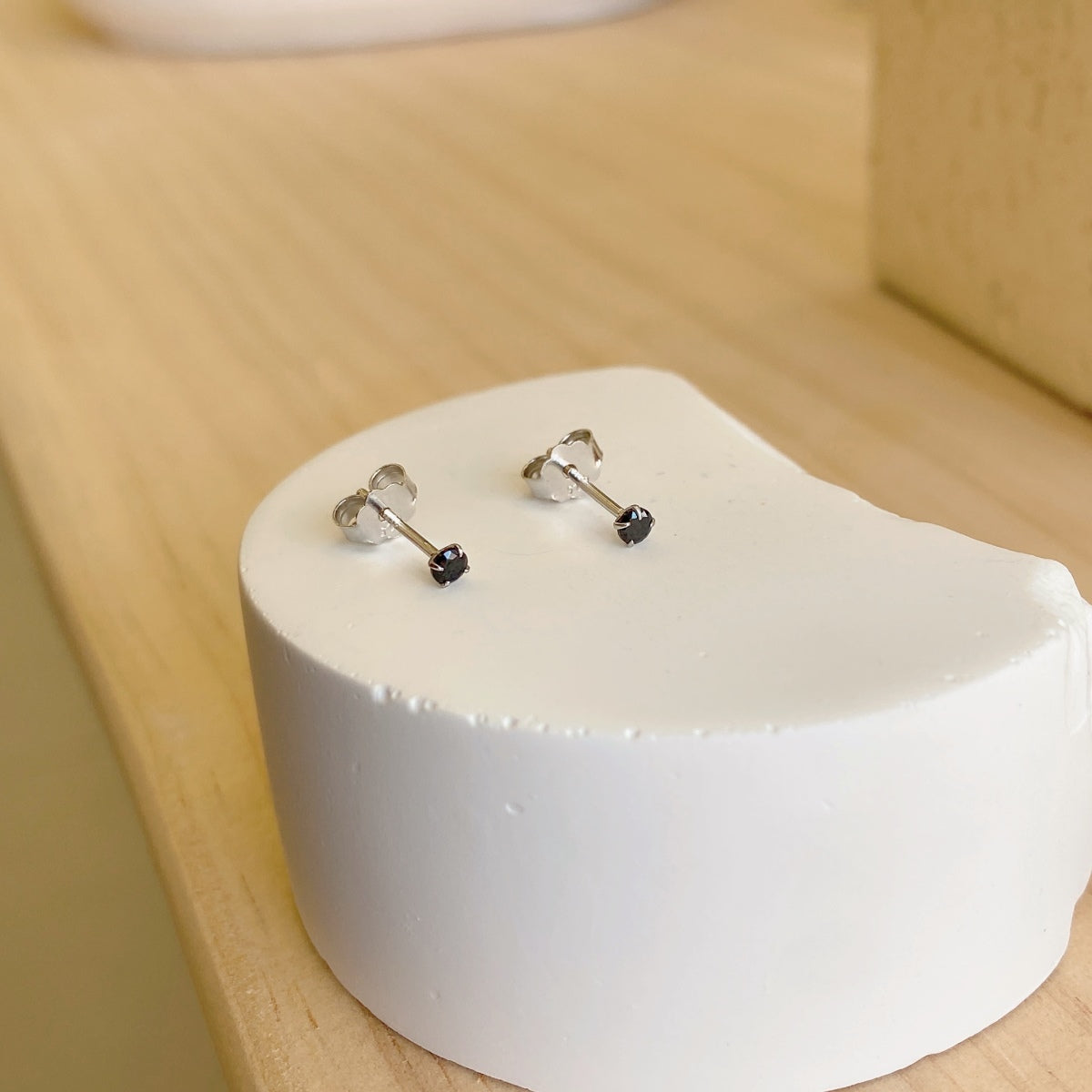 [AURORA]Delicate Solitaire Earrings