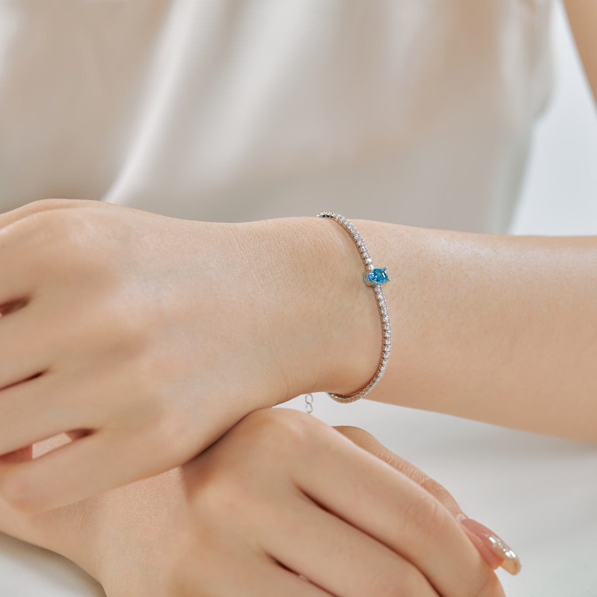 [AURORA]0.75 Carat Exquisite Oval Cut Daily Bracelet