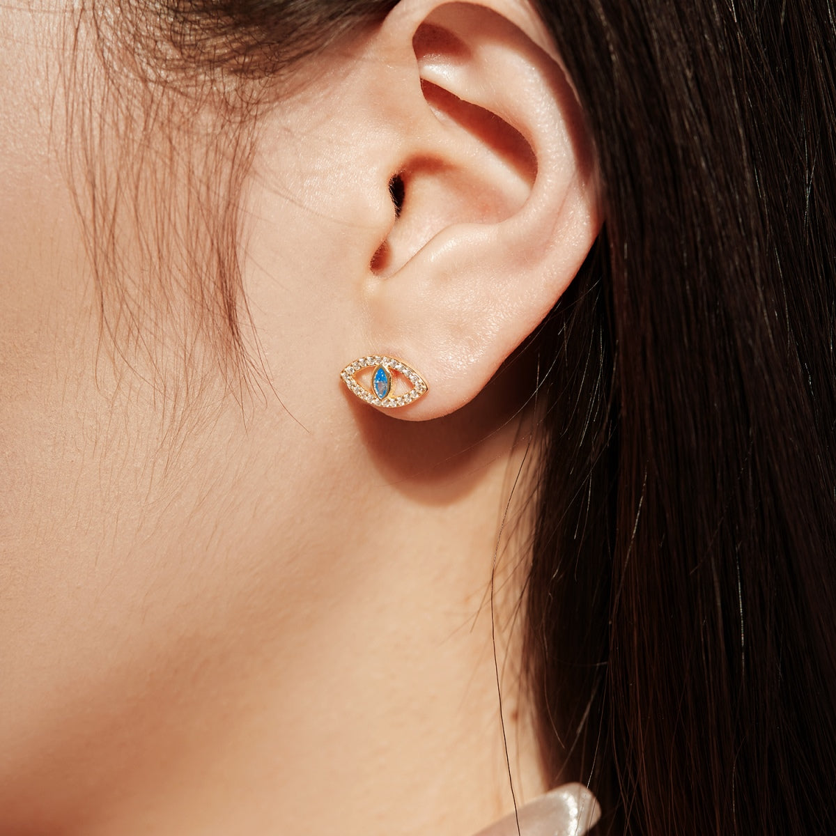 [AURORA]Blue Devil Eyes Hollow Stud Earrings