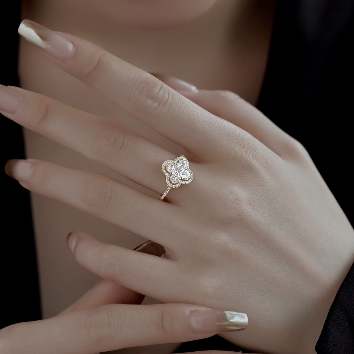 [AURORA]Luxurious Eternity Flower Shape Banquet Ring