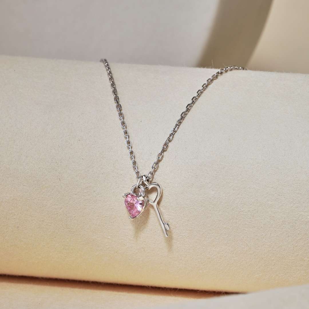 [AURORA]Unique Heart Shape Key Pendent Necklace