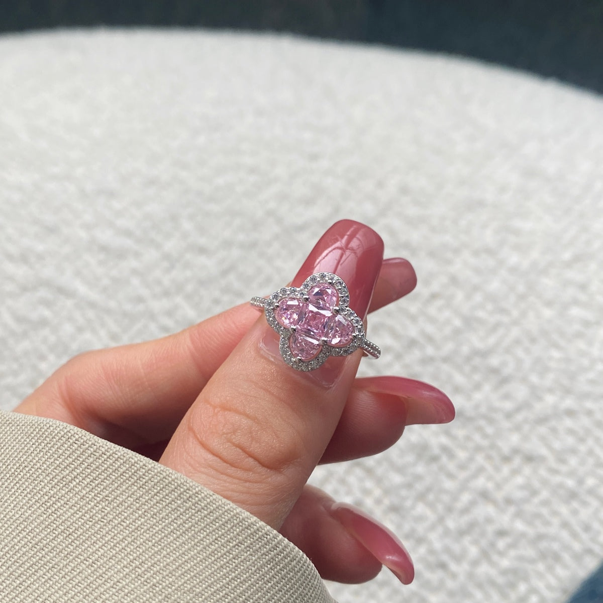 [AURORA]Luxurious Eternity Flower Shape Banquet Ring