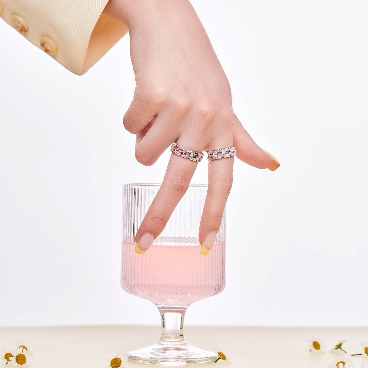 [AURORA]Sparkling Vibrant Emerald Cut Daily Ring