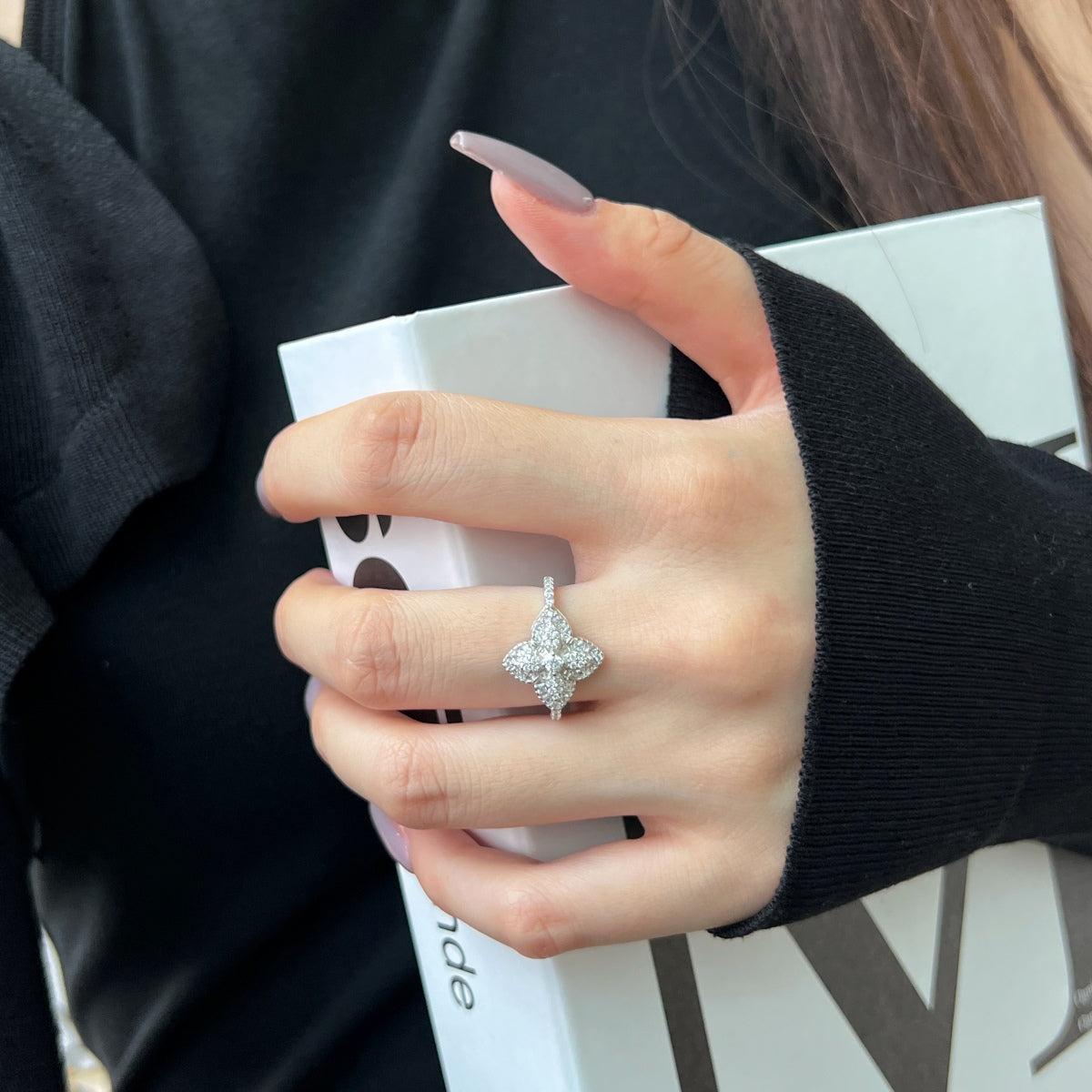 [AURORA]Luxurious Colorful Flower Shape Banquet Ring