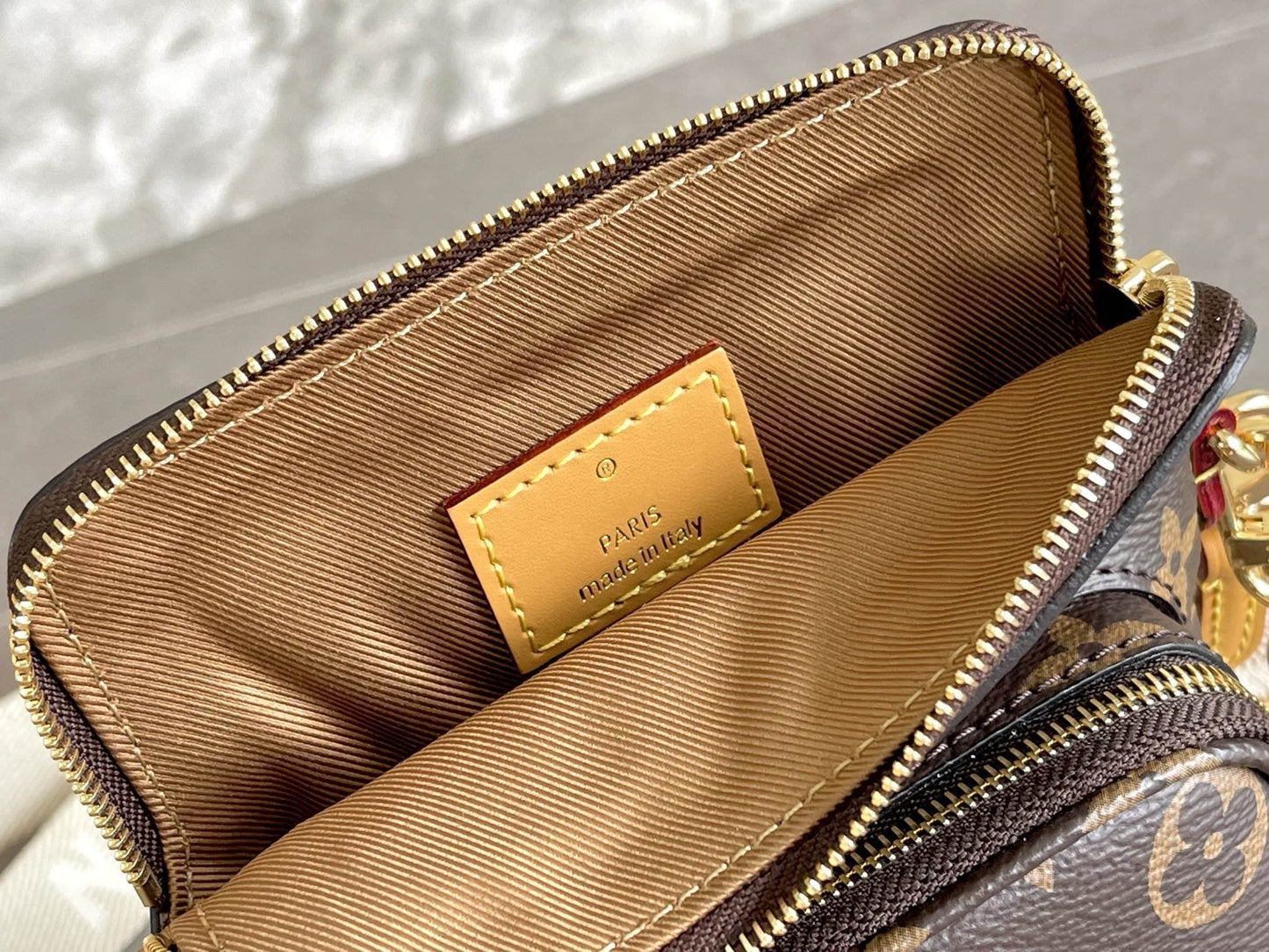 UTILITY PHONE SLEEVE 16CM MONOGRAM