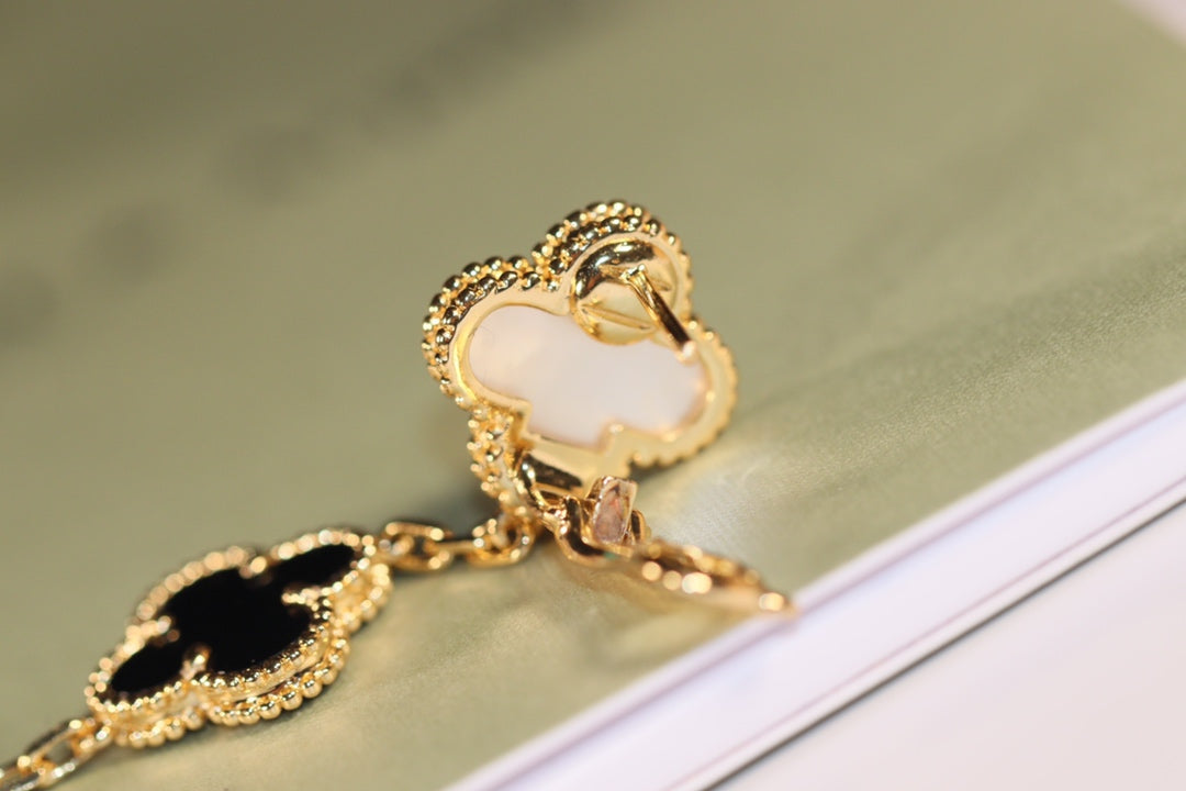 [AURORA]CLOVER EARRINGS GOLD ONYX MOP 3 MOTIF