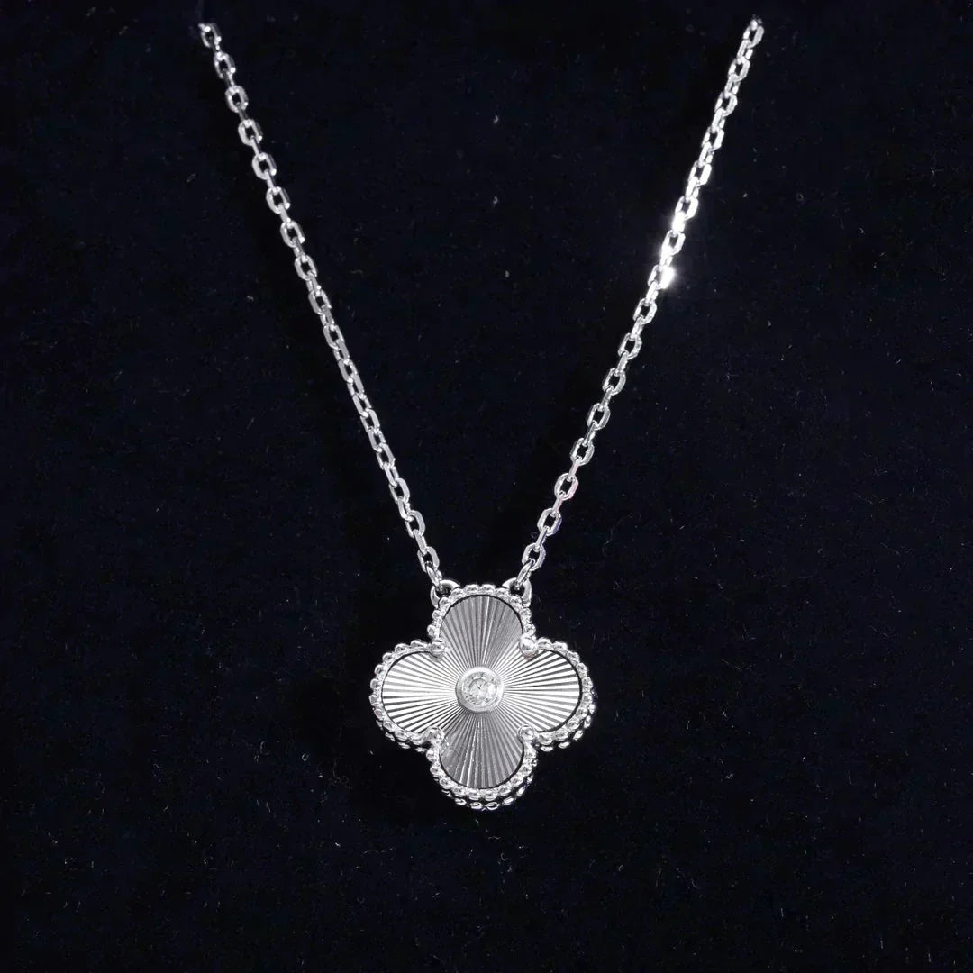 [AURORA]CLOVER  15MM DIAMOND LASER NECKLACE SILVER