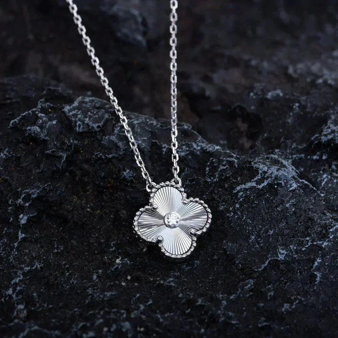 [AURORA]CLOVER  15MM DIAMOND LASER NECKLACE SILVER