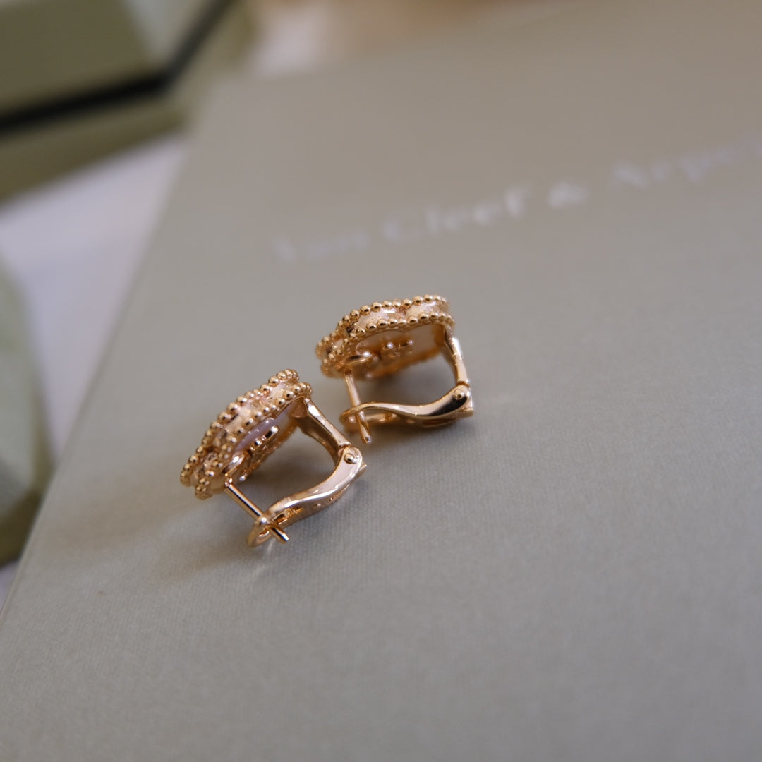 [AURORA]LUCKY PINK GOLD WHITE MOP EARRINGS