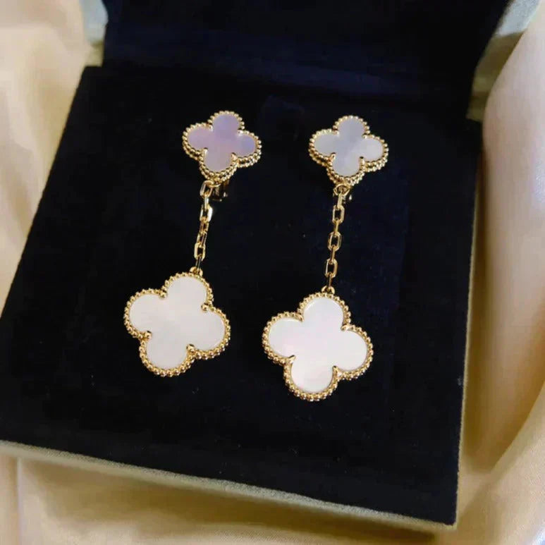 [AURORA]CLOVER 2 MOTIF WHITE MOP EARRINGS