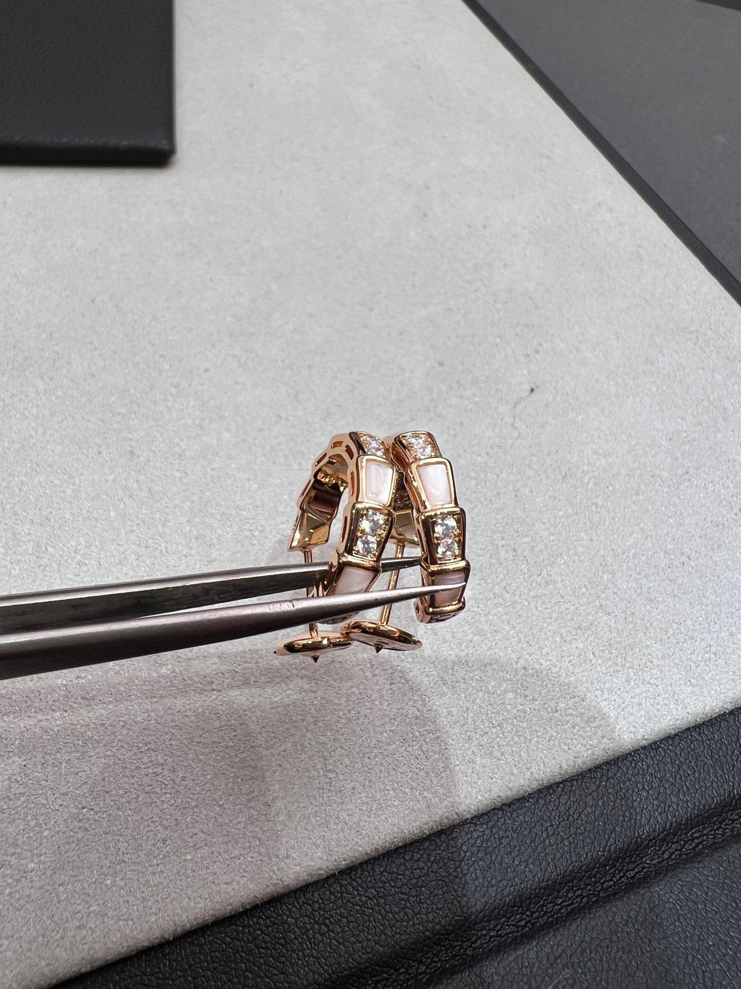 [AURORA]SERPENTI MOP PINK GOLD EARRINGS