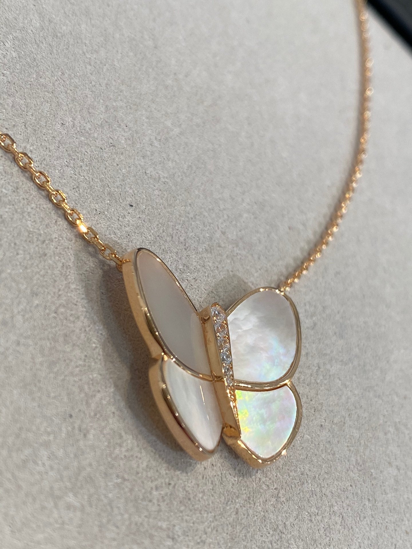 [AURORA]BUTTERFLY GOLD MOP DIAMOND NECKLACE