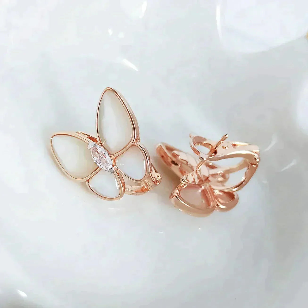 [AURORA]BUTTERFLY MOP DIAMOND EARRINGS