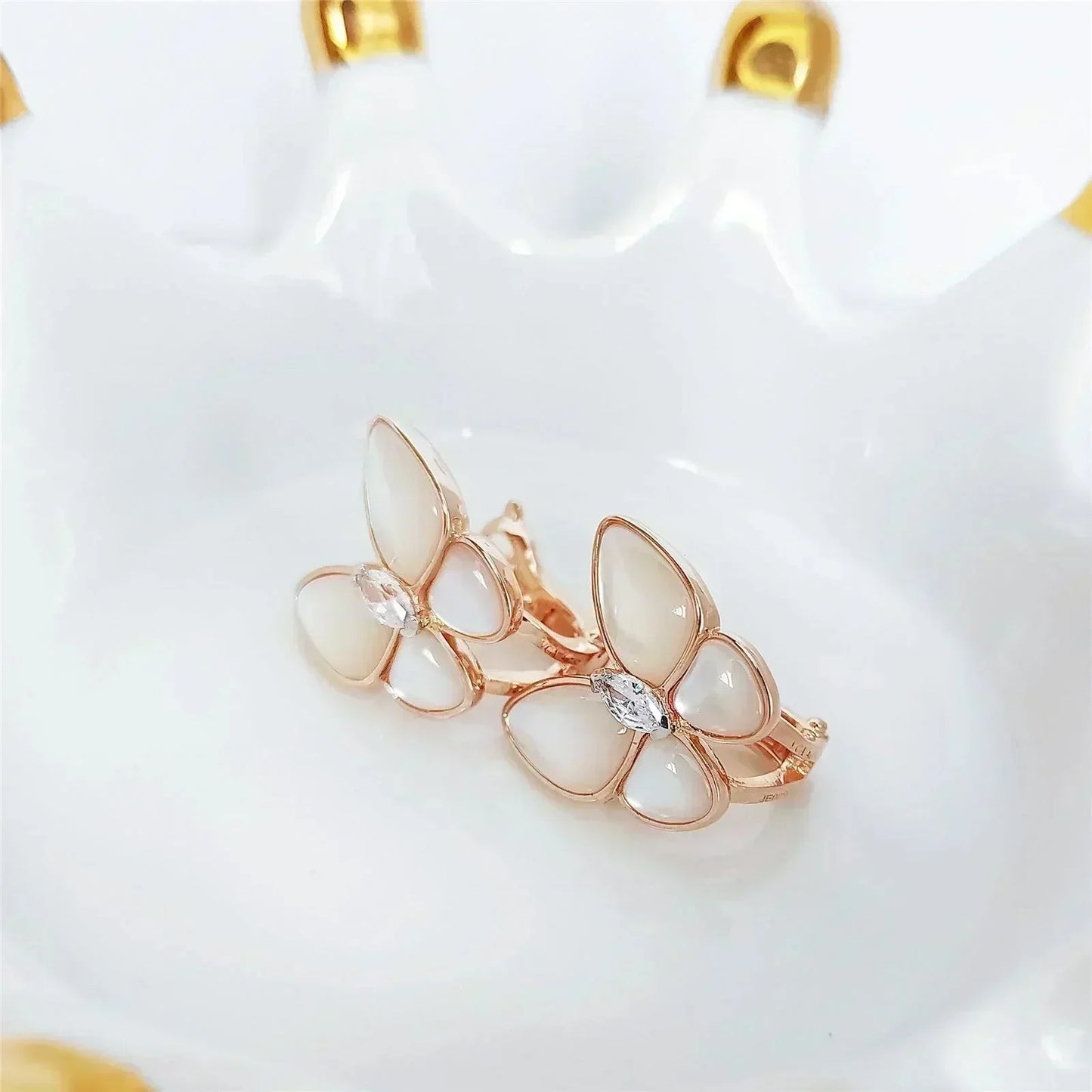 [AURORA]BUTTERFLY MOP DIAMOND EARRINGS