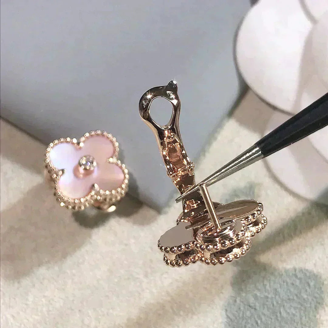 [AURORA]CLOVER MEDIUM 1 MOTIFS  PINK MOP DIAMOND EARRINGS