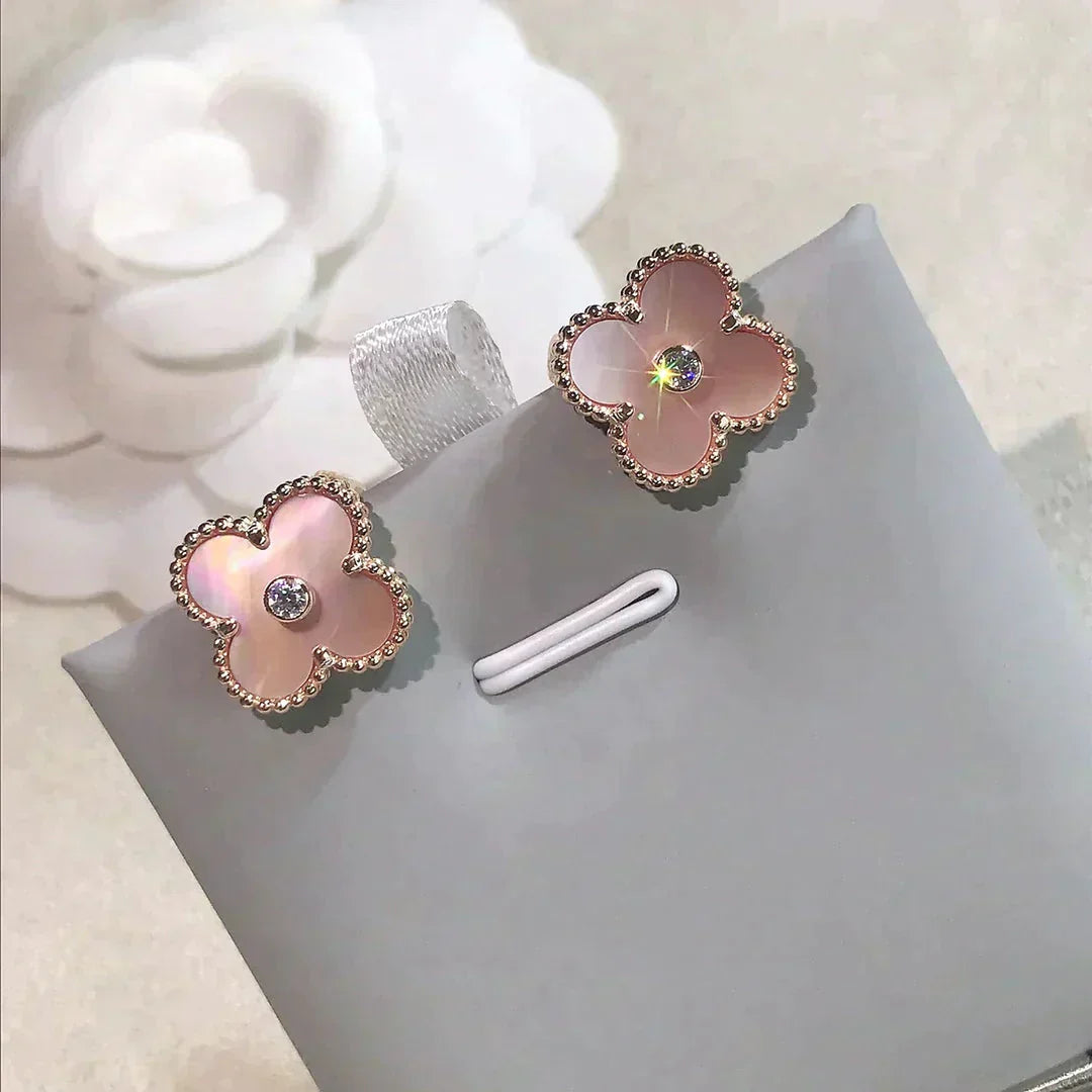 [AURORA]CLOVER MEDIUM 1 MOTIFS  PINK MOP DIAMOND EARRINGS