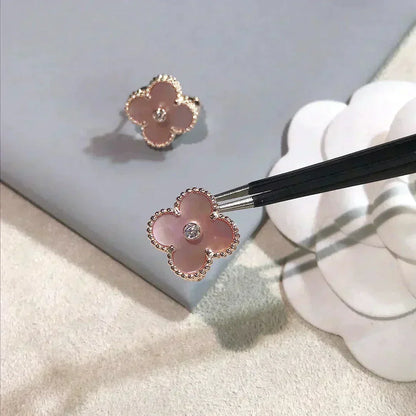 [AURORA]CLOVER MEDIUM 1 MOTIFS  PINK MOP DIAMOND EARRINGS