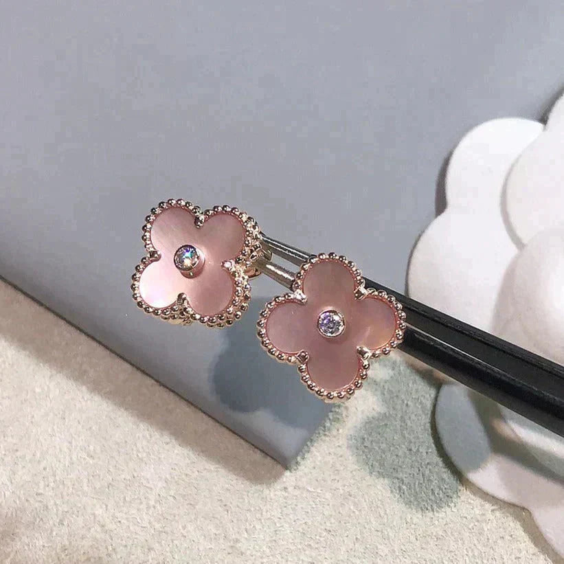 [AURORA]CLOVER MEDIUM 1 MOTIFS  PINK MOP DIAMOND EARRINGS