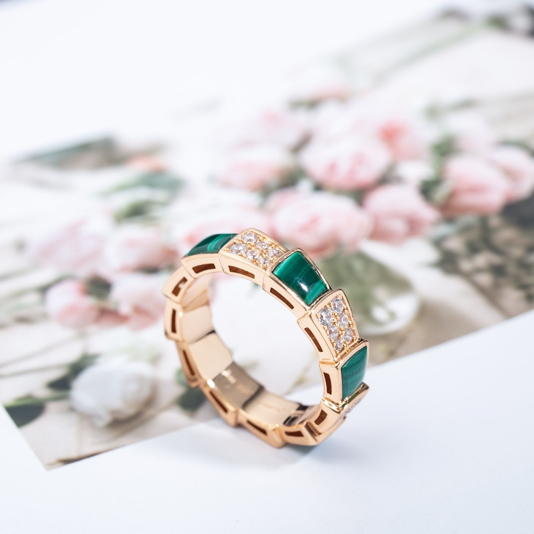 [AURORA]SERPENTI RING PINK GOLD MALACHITE DIAMOND PAVED 4MM