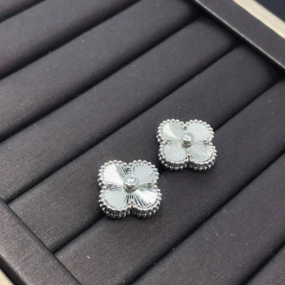 [AURORA]CLOVER MINI 9.5MM LASER EARRINGS