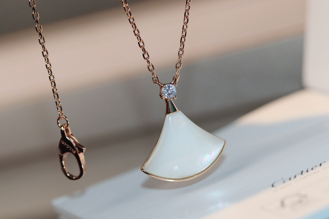 [AURORA]DREAM NECKLACE WHITE MOP PINK GOLD 1 DIAMOND