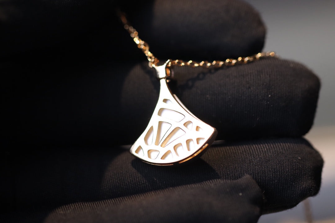 [AURORA]DREAM NECKLACE WHITE MOP PINK GOLD 1 DIAMOND
