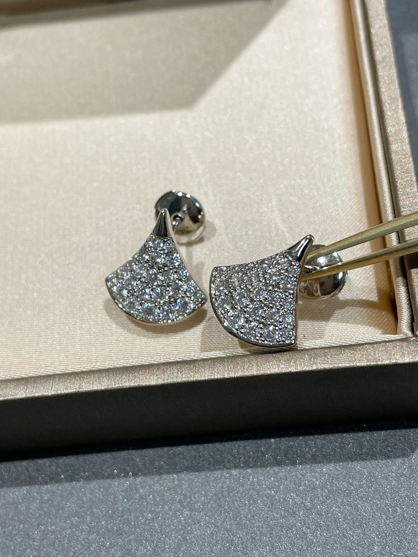 [AURORA]DREAM STUD EARRINGS DIAMOND