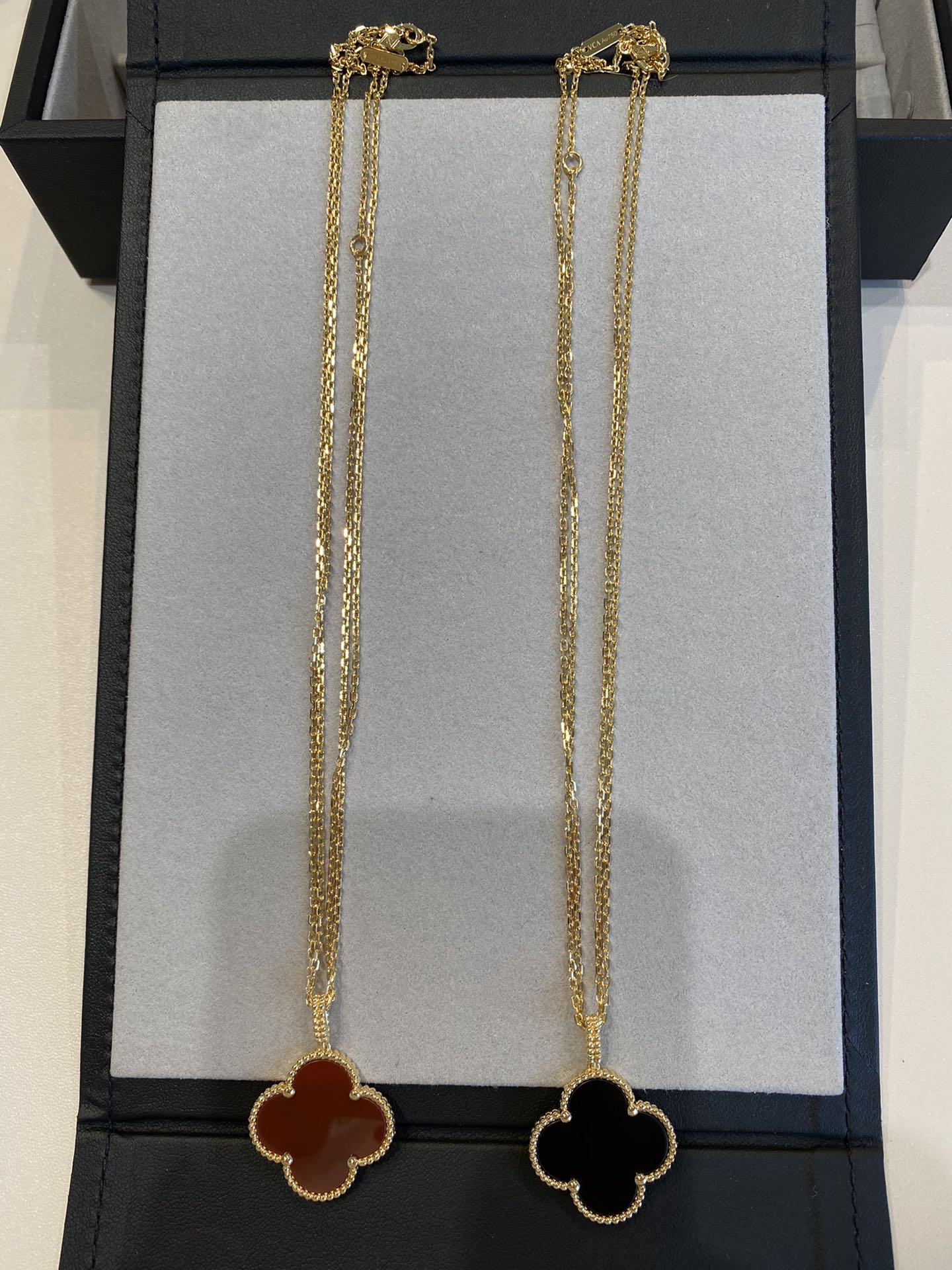 [AURORA]CLOVER 25MM NECKLACE GOLD CARNELIAN