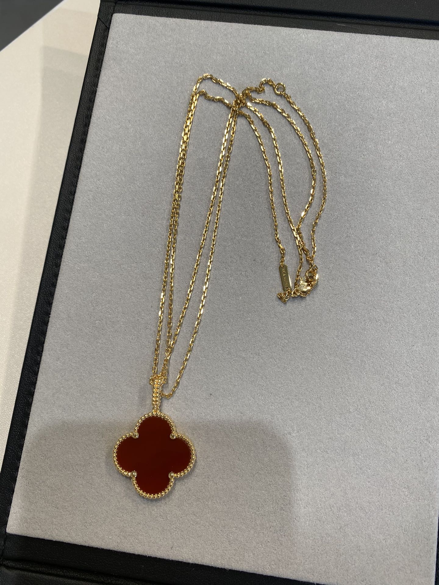 [AURORA]CLOVER 25MM NECKLACE GOLD CARNELIAN