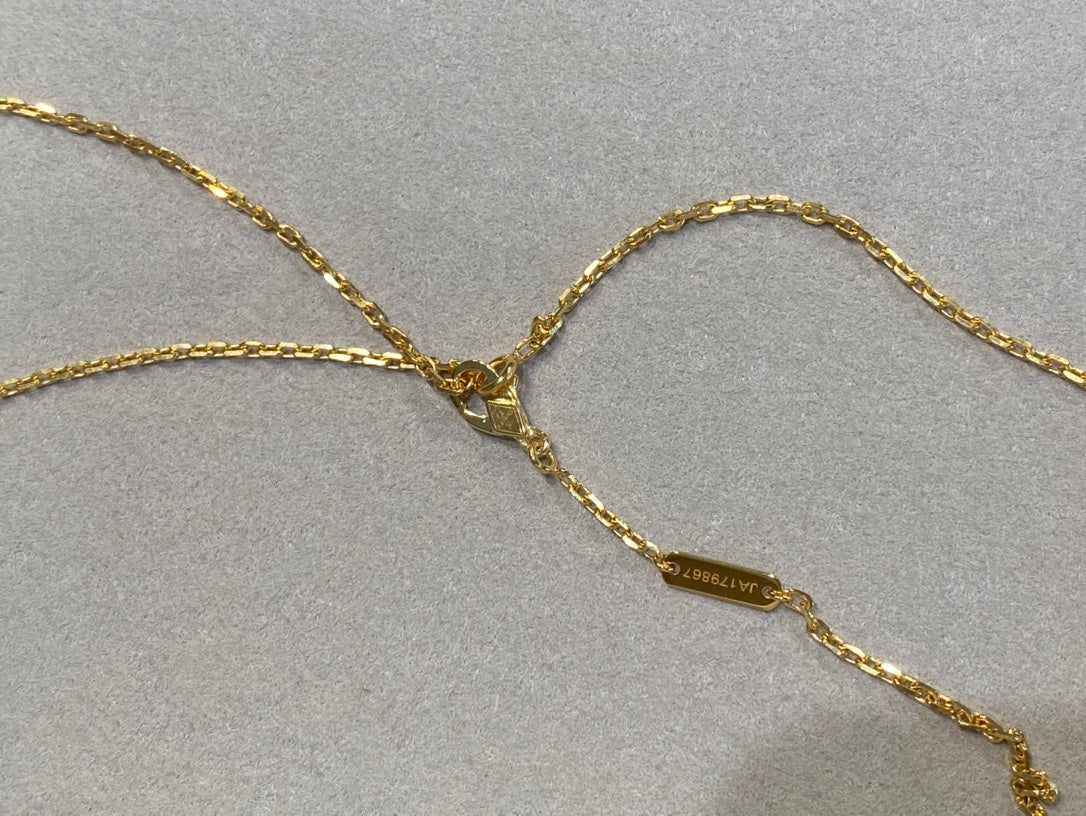 [AURORA]CLOVER 25MM NECKLACE GOLD CARNELIAN