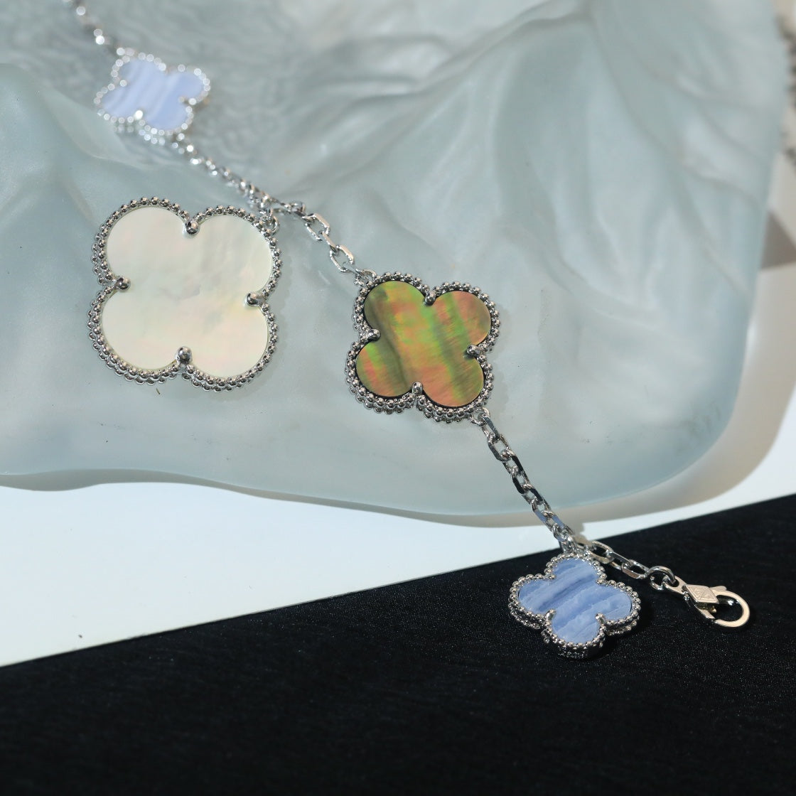 [AURORA]CLOVER BRACELET 5 MOTIFS MOP CHALCEDONY SILVER