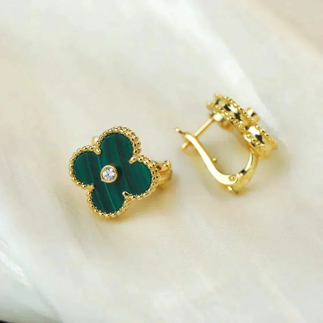 [AURORA]CLOVER MEDIUM 1 MOTIFS MALACHITE DIAMOND EARRINGS