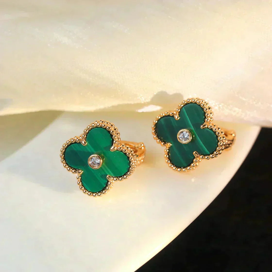 [AURORA]CLOVER MEDIUM 1 MOTIFS MALACHITE DIAMOND EARRINGS