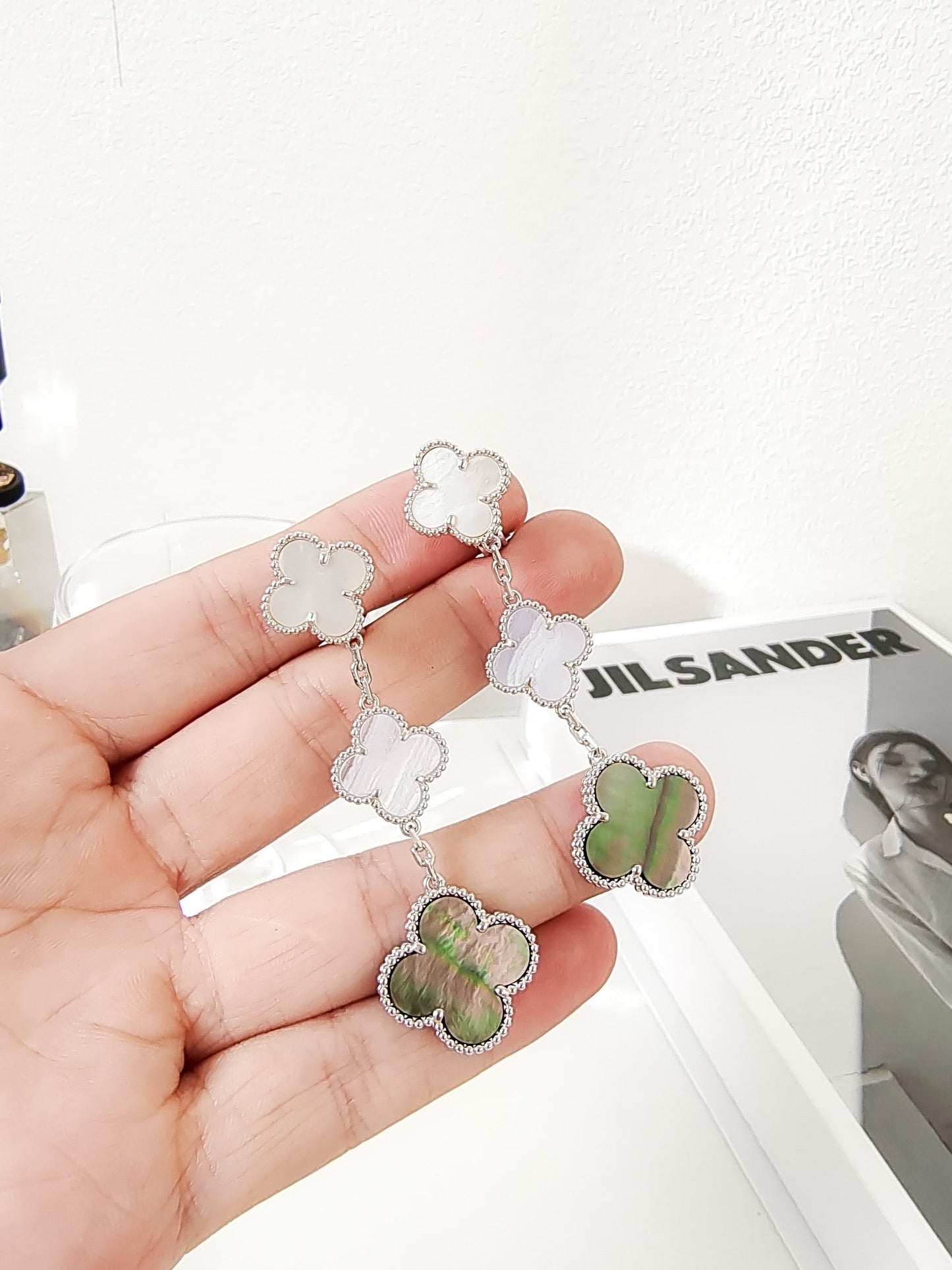 [AURORA]CLOVER 3 MOTIFS CHALCEDONY DARK MOP SILVER EARRINGS